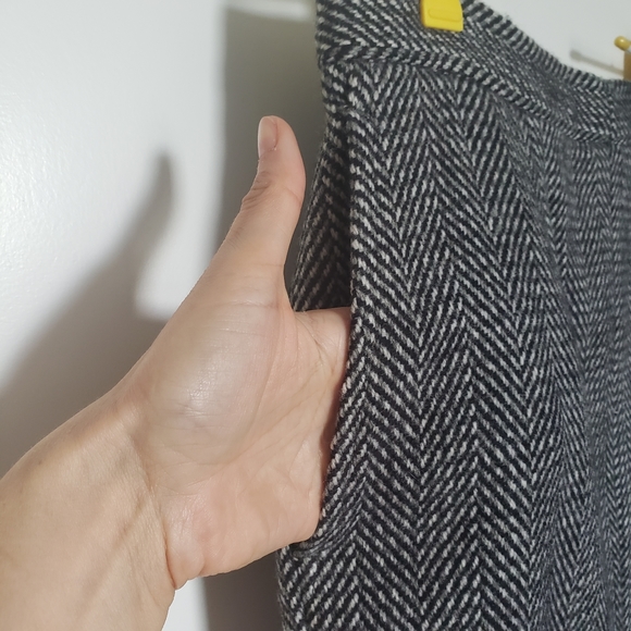 2-piece Wool/Tweed Skirt Suit - Picture 7 of 8